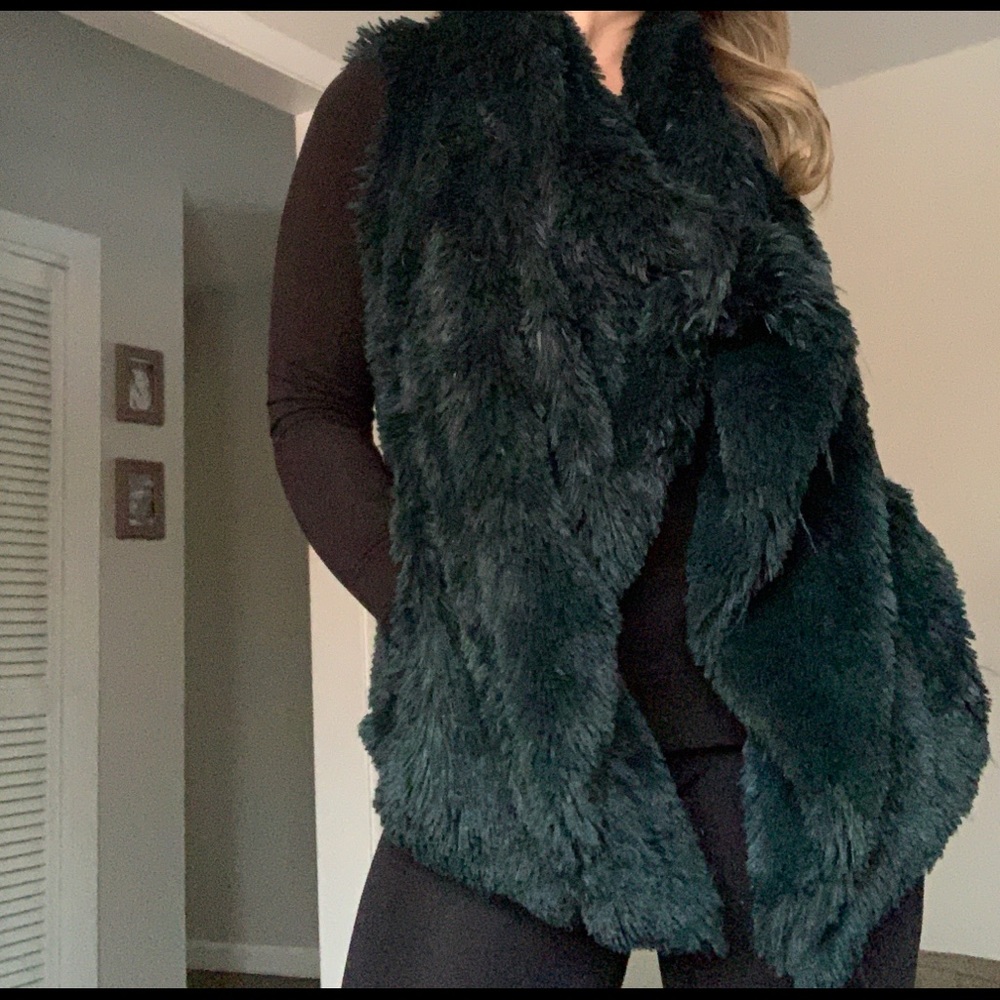 Faux fur Vest ( Sacramento Green)